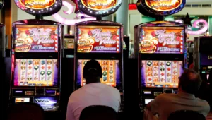 Is It Better to Play One Slot Machine or Move Around?
